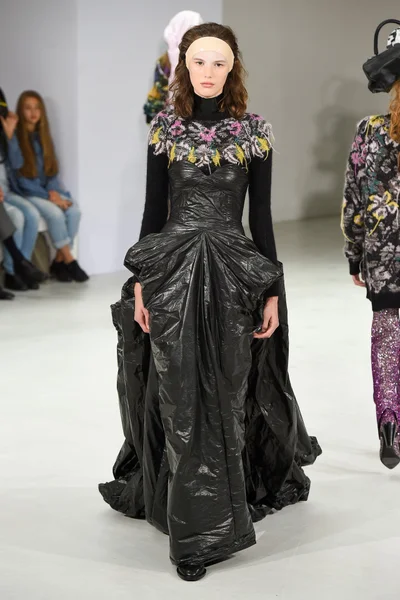 Look 32
